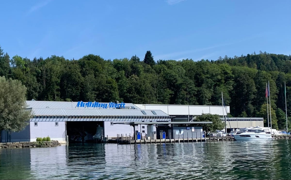 Seniorenteam besichtigt Helbling Bootswerft