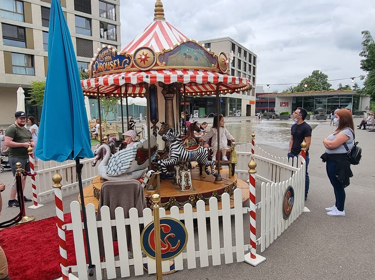 Chilbi doch mit Kinderkarussell und Hau-den-Lukas