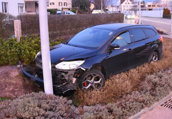 In fahrunfähigem Zustand verunfallt in Schmerikon