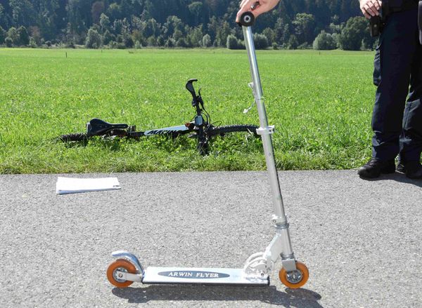 Unfall zwischen E-Bike und Kickboard