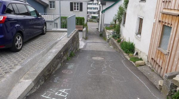 Werkleitungsbau im Reblaubenweg führt zu Teilsperrung des Bahnhofplatzes